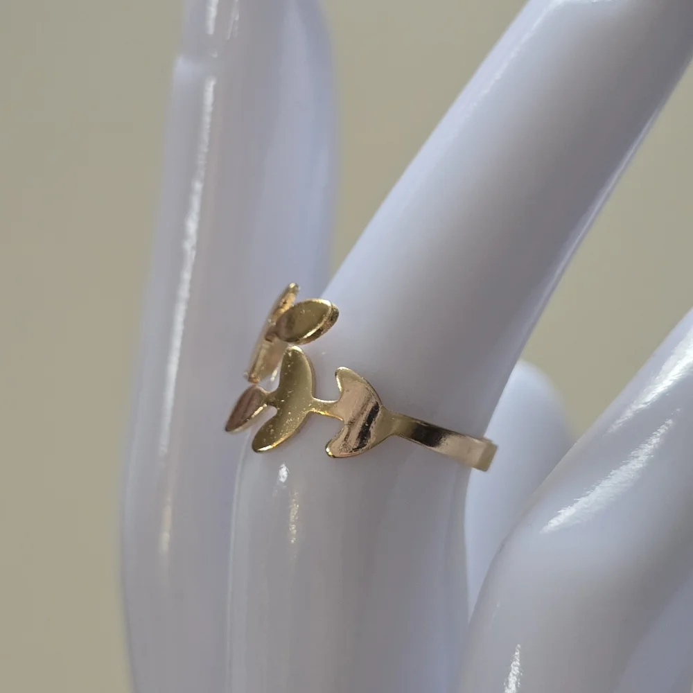 Delicate Gold Leaf Open Ring Size 7.5